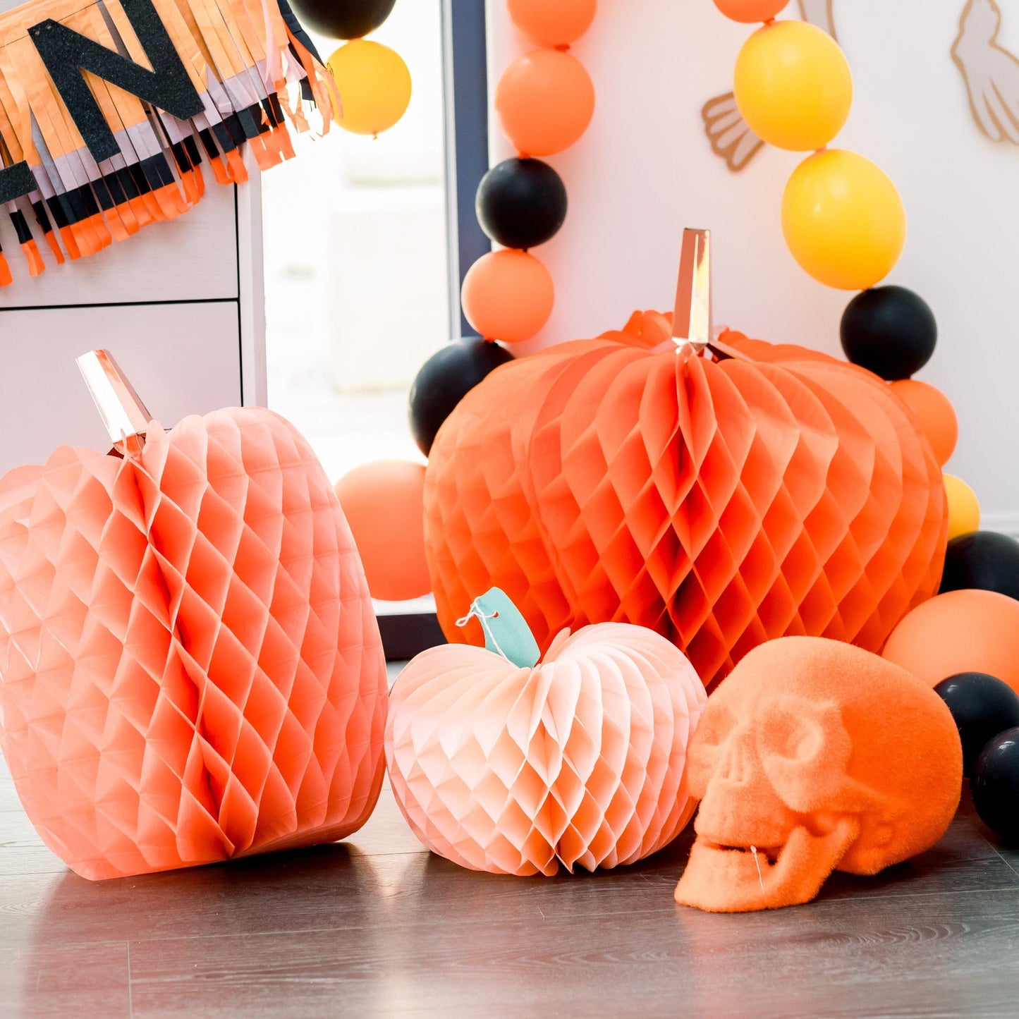 HALLOWEEN FLOCKED SKULL