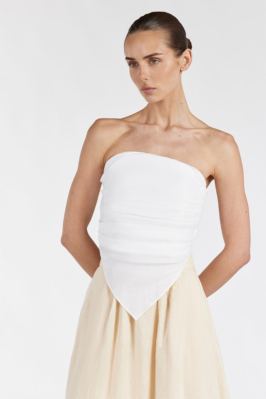 NICCI WHITE LINEN STRAPLESS TOP