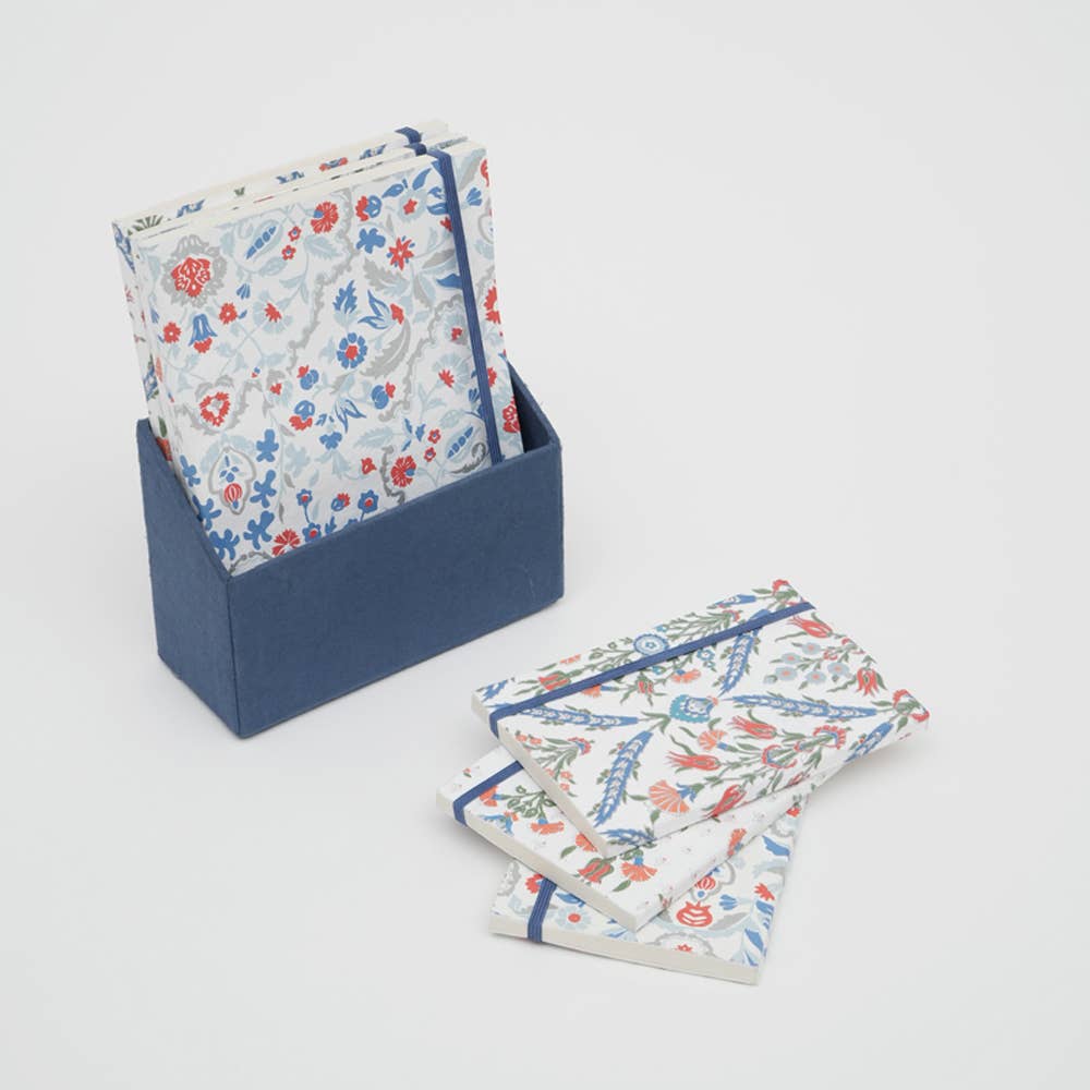 Elastic-Closure-Notebook-/-Set-of-6-Pcs-/-White-&-Blue-Decorative-Accessories
